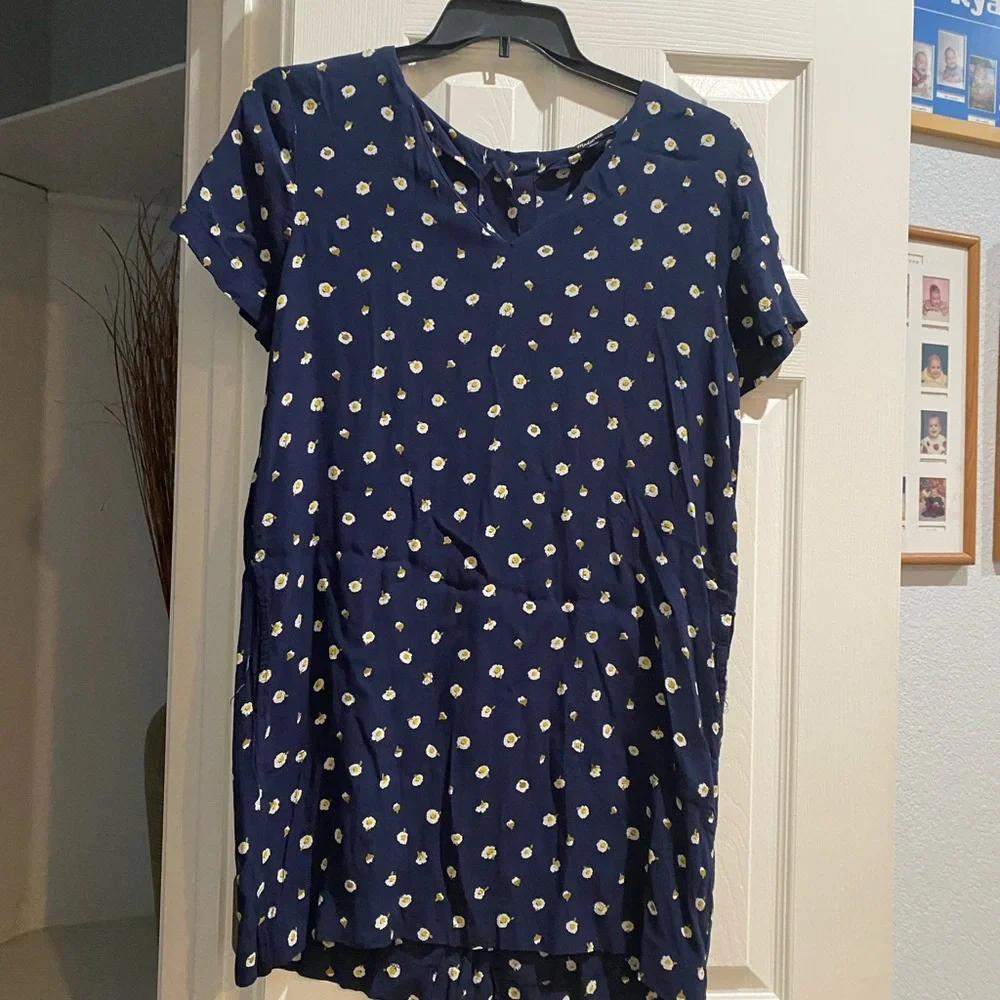 Dress - Picture 2 of 4